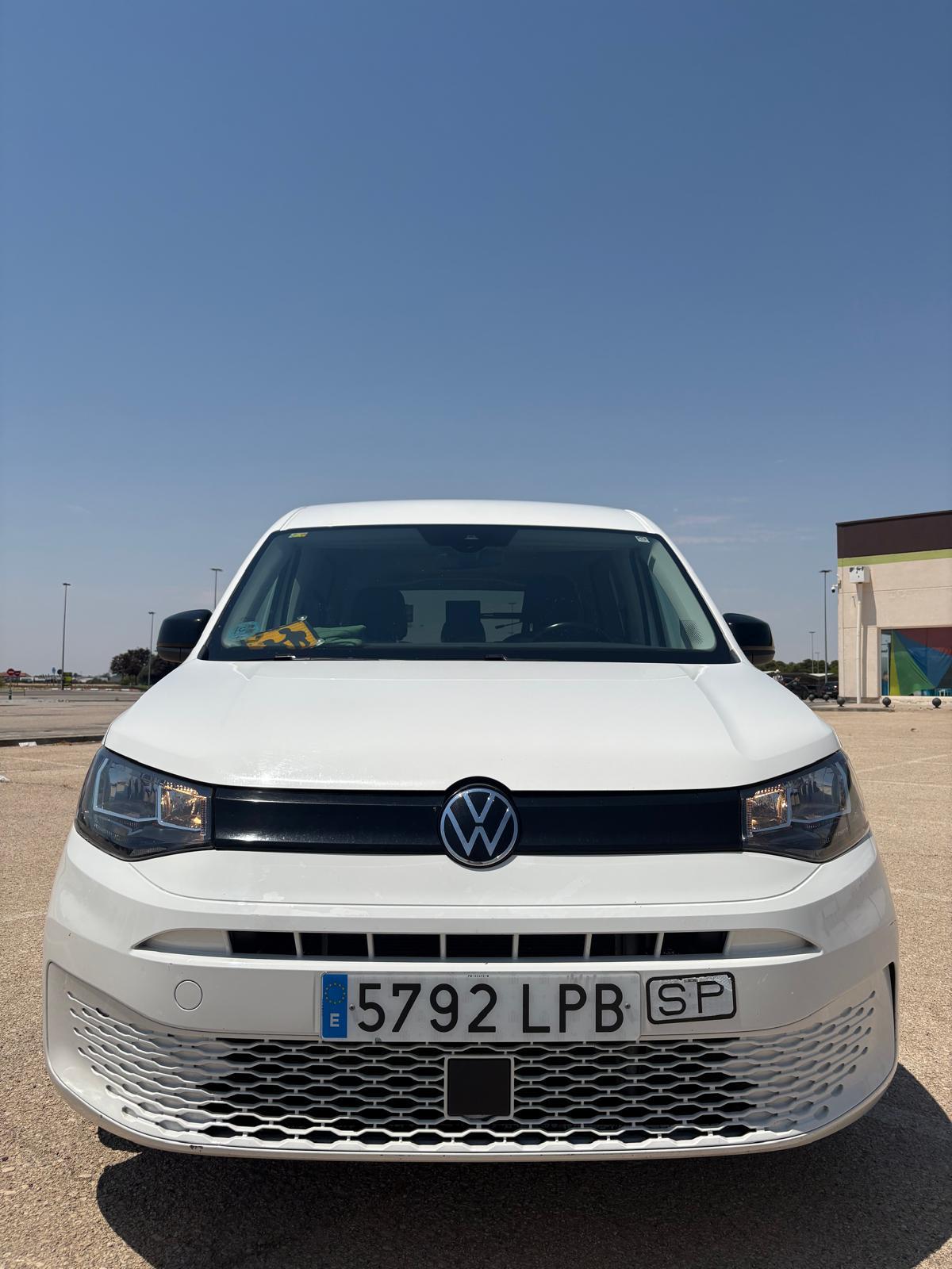 Frontal del eurotaxi adaptado de Eurotaxi Olmedo en Tomelloso